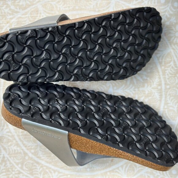 Women's NEW Birkenstock Gizeh Birko-Flor in Metallic Silver Size 39 - Picture 3 of 6